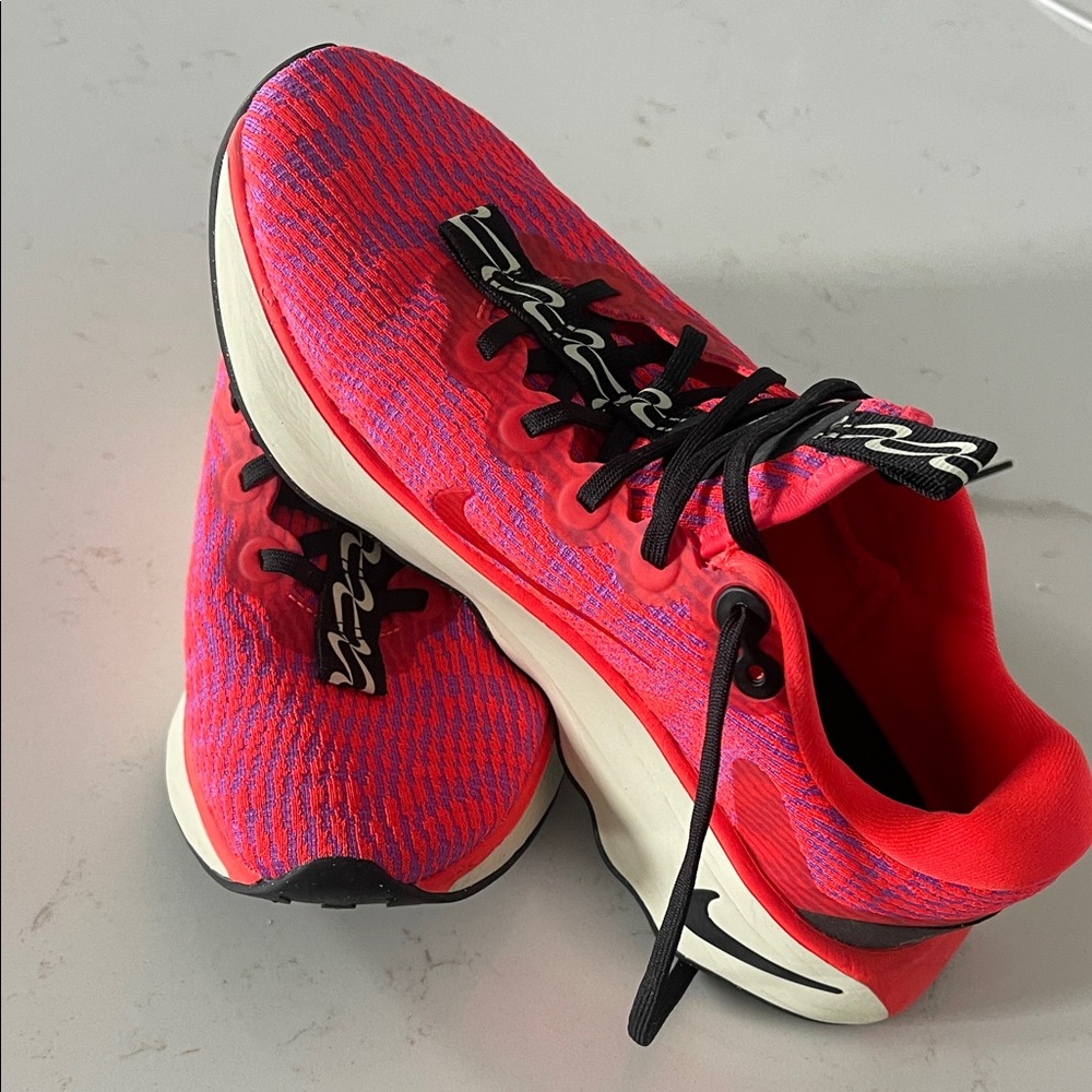 Nike Motiva Women's Athletic Shoes - Hot Pink and Purple size 8.5